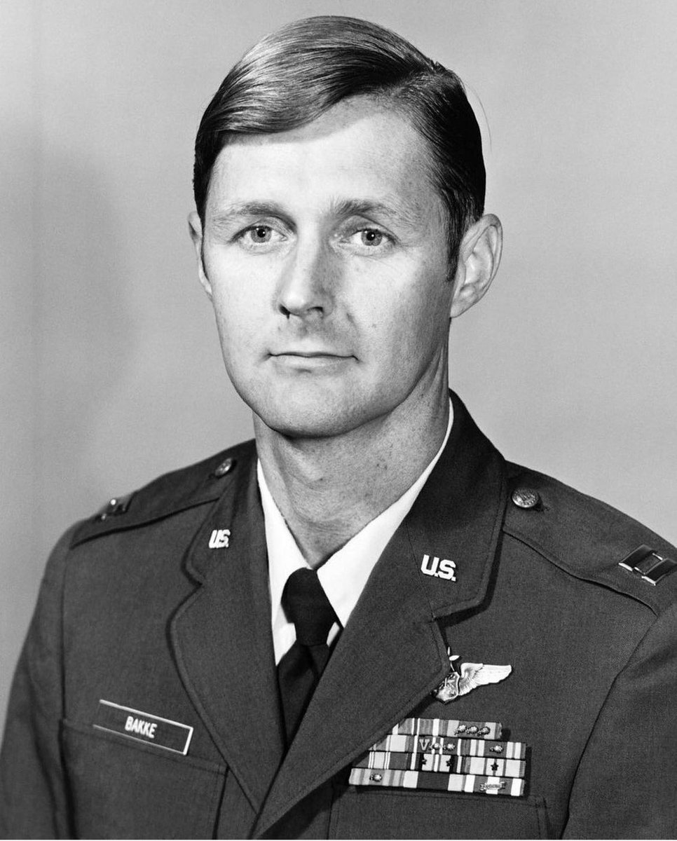 op_hawkeye's tweet photo. 4.25.1980 | Major Richard Bakke 🇺🇸

#OpHawkeyeRemembers #RichardBakke #1stSOS #8thSOS #OperationEagleClaw

🎥 https://t.co/dDhQm5izgF
📜 https://t.co/HyNO7ZPi8g
📜 https://t.co/pKDhPj59Up
📜 https://t.co/LPjM71Hl7k
📰 https://t.co/5tJx3qDziZ
📰 https://t.co/IjO7f0Rab5 https://t.co/TEQoBssuE7