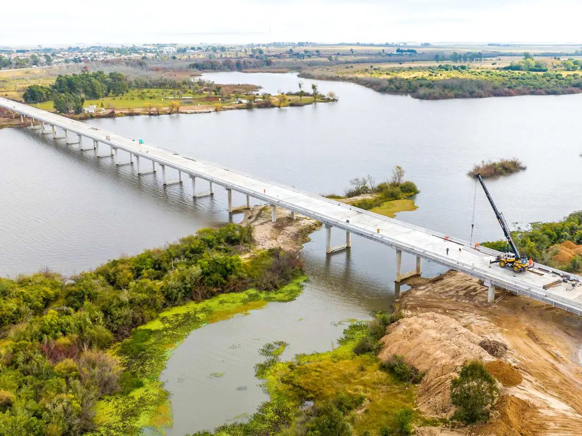 Acabamos de presentar el Proyecto de Ley para que el Puente Nuevo de la Picada de Oribe lleve el nombre de Eduardo Urioste. Homenajear a un referente local, un vanguardista y un excelente gremialista del campo es parte de nuestro deber. Siempre en el camino nunca en la posada