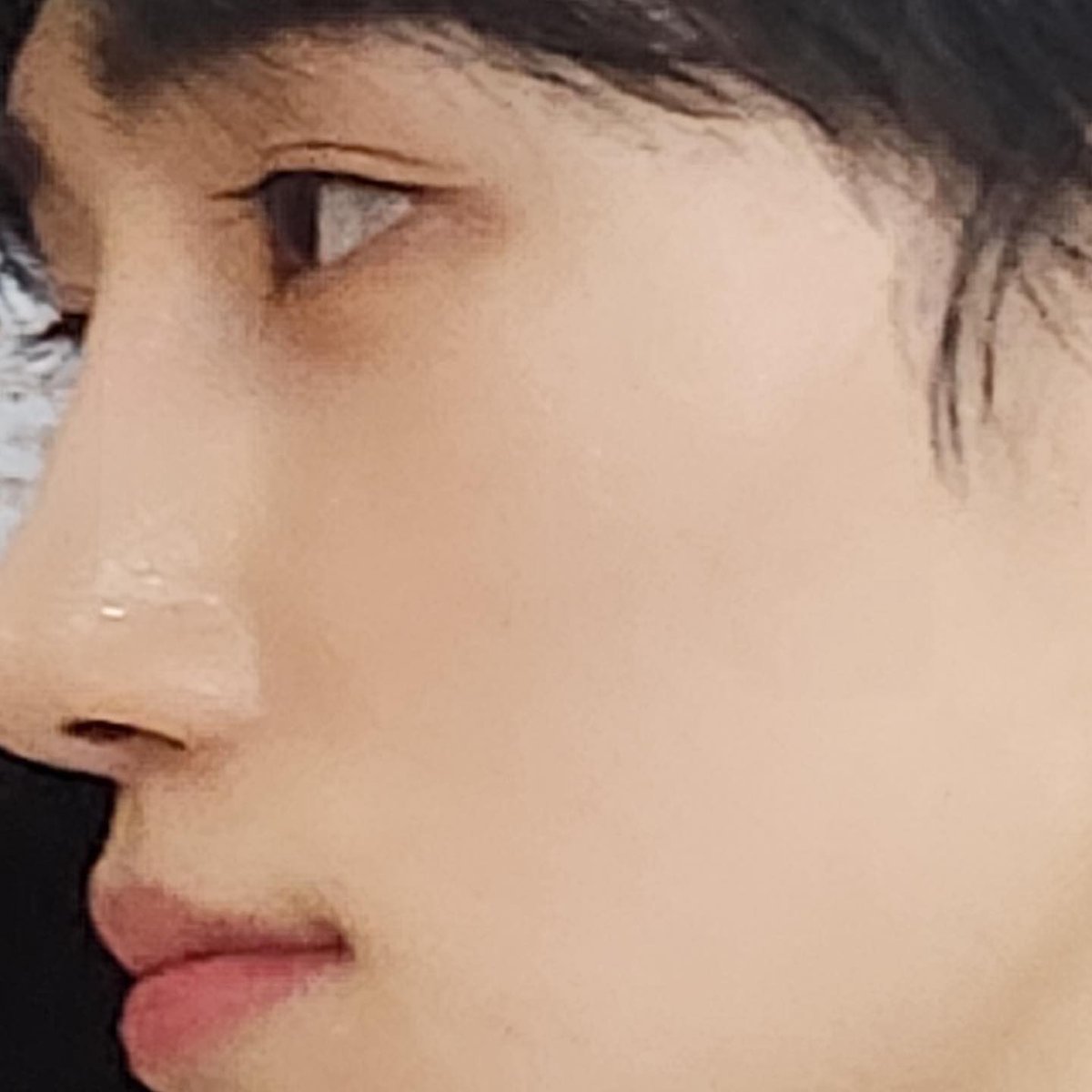 요즘 커플들은 확대해서 찍는 게 유행인가요