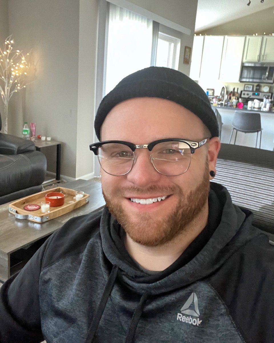 imK3VL4R's tweet photo. Working from home on a chilly day makes me just want snuggles https://t.co/vRnIPXWkjI