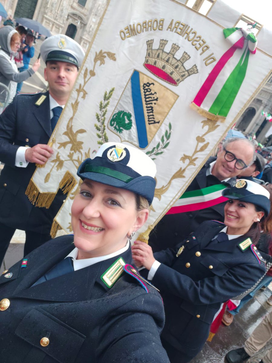 AugustoMoretti6's tweet photo. 🇮🇹📷 Un grazie all’assessore Pietro Scialpi che con la nostra Polizia Locale ha sfilato insieme al gonfalone di Città di Peschiera Borromeo al corteo del 25 aprile a Milano ❤️ https://t.co/N0RScqOfrV