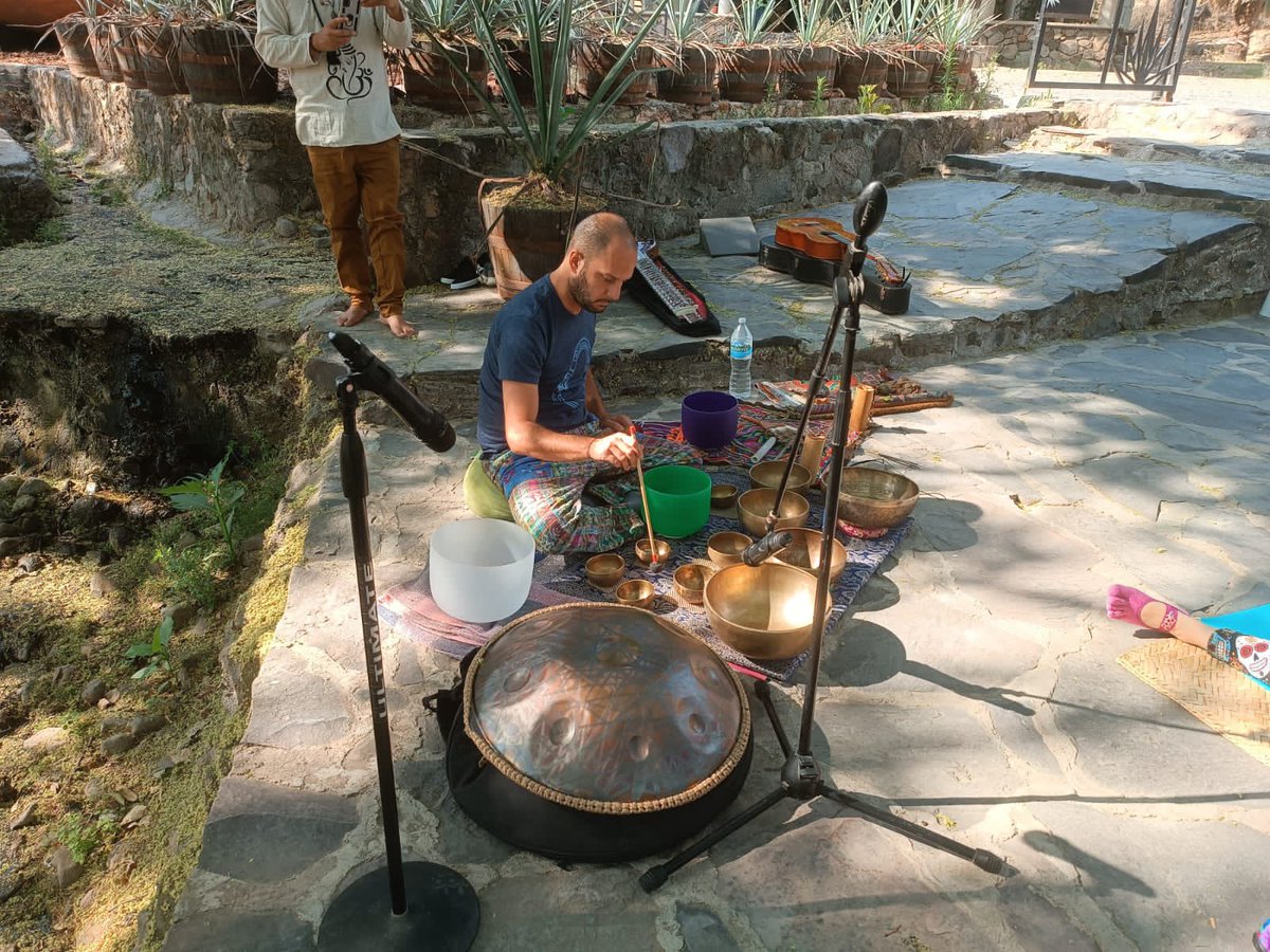 Hub_IA_Tec's tweet photo. Comenzamos el segundo día del Summit NextGen #IAforHealth en Tequila, Jalisco.
Iniciamos las actividades de #PASIA con una sesión de yoga y sound healing para comenzar el día con mucha energía. 🧘♂️ https://t.co/kBrDRTvbB5