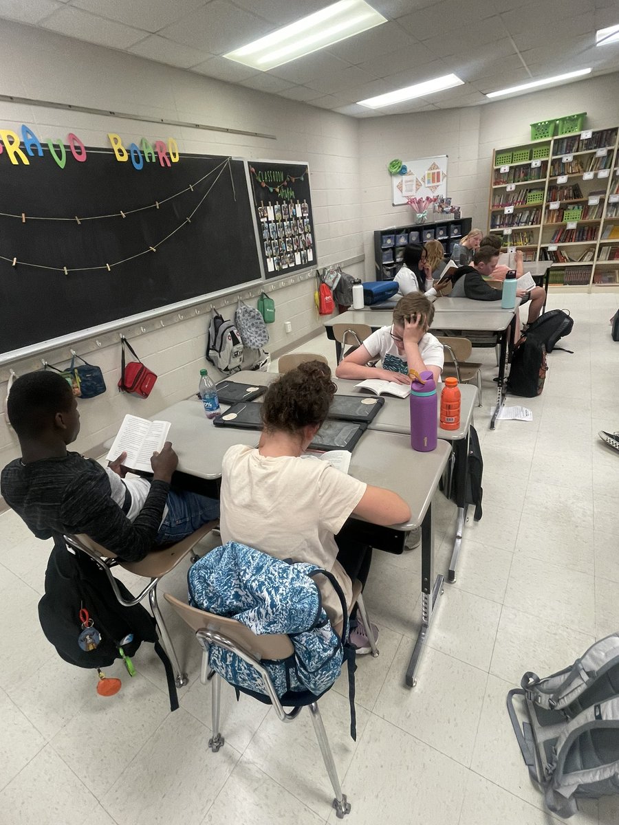 TokarEES's tweet photo. When you don't want to put the book down when the bell rings! @EESPrincipal @6thEast https://t.co/lu13UsJU0O