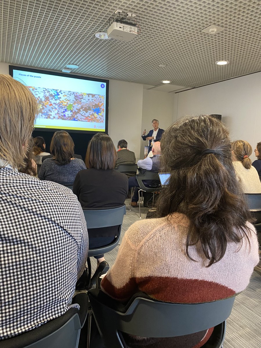 ManualMarsu's tweet photo. Last session of the 1st day of  #earmaconference. Looking into different levels of #researchsupport with @SeanMcCarthyHyp and @gertarends https://t.co/RdbphssHXW