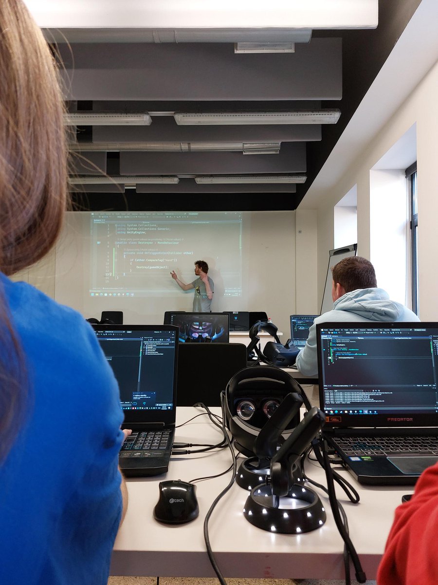 CambraTerrassa's tweet image. 🗣️Taller Internacional del projecte #DIGIS organitzat per #CambraTerrassa on han reunit a 20 alumnes, 10 professors i 5 experts en Realitat Virtual i desenvolupament de drons.

🗓️Del 25 al 27 d'abril
📍Parc Audiovisual, membre del @Impulse_DIH 

+ info👉bit.ly/3owV4Yj