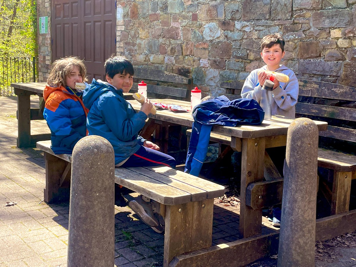 YsgolHamadryad's tweet photo. Ar ôl picnic blasus yn yr haul 🥖 ☀️aethom ar antur anhygoel, cerdded fyny’r afon Sychryd at y Sgwd a neidio i mewn wrth y rhaeadr. Does dim lluniau gan bod yr athrawon dewr yn y dŵr hefyd! Fe wnaeth bawb lwyddo yn ardderchog👌🏻🏞️🧗♀️ #gwytnwch #cryfder #joio https://t.co/fPgSn46cd9