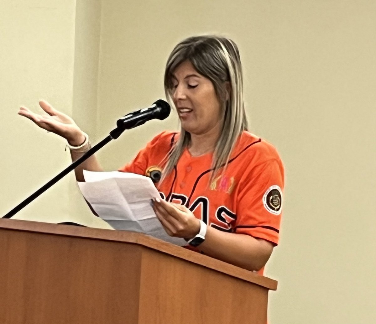 En Conferencia de Prensa Lobas de Arecibo, campeonas con la nueva dirigente Diamillete Quiles.