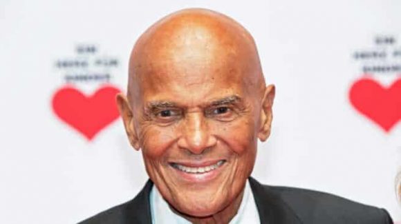El cantante, actor y activista por los derechos civiles, Harry Belafonte, quien en la década de 1950 rompió barreras raciales en EEUU: “Tengo que formar parte de la rebelión que intente cambiar todo esto”, falleció este martes a los 96 años en su domicilio de Nueva York. 
#Cuba