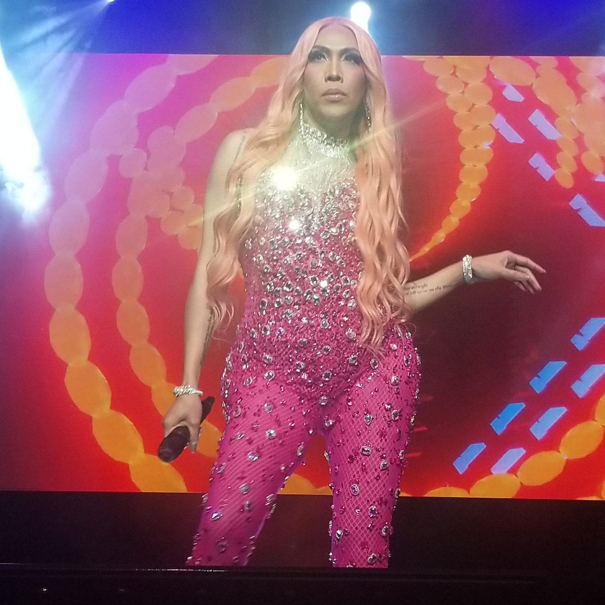 ViFeelings's tweet photo. LOOOOVE
#VGfulConcertTour | #VGful | #ViceGanda https://t.co/hr3S06q8BS