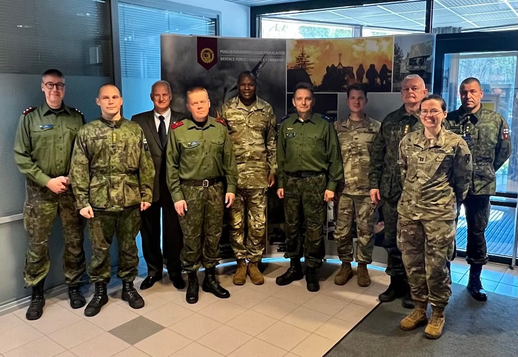 21stTSCCG's tweet photo. Big thanks to our newest @NATO Ally @FinlandatNATO for hosting #Team 21 over the past two days! Truly enjoyed our dialogue with MG Mikkonen and his FINLOGCOM Team! We stand shoulder to shoulder with them. #Stronger Together! @USArmyEURAF
#FirstInSupport
#WeAreNATO https://t.co/9PKLZmtobs