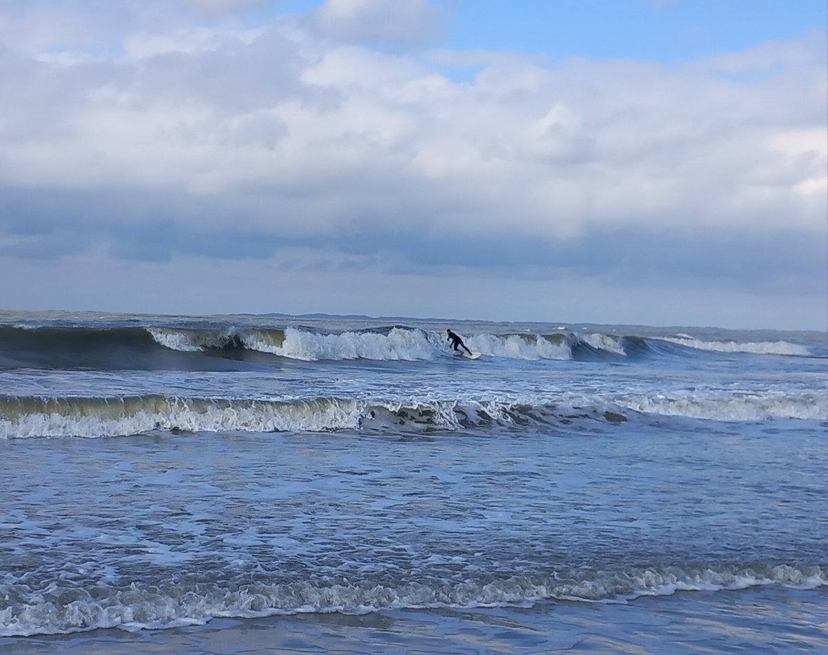 #haiku
golven vallen op
mannen die geen angst kennen
golfbrekers in zee

Cadzand, 24-04-2023
<a href="/dezeekust/">De Zee Kust -DZK-</a> <a href="/versvandezee/">Vers van de Zee</a> 

...en meer: instagram.com/p/CrduyMnN0k0/ 
en
facebook.com/els.rentenaar/…