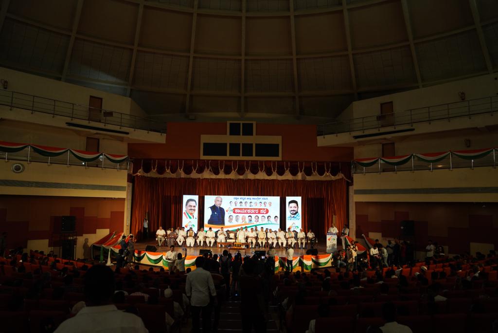 kharge's tweet photo. Every Congress person is working hard on the ground to ensure that a Congress Govt is formed in Karnataka. 

Our resolve is to fulfil the aspirations of 6.5 Cr Kannadigas. 

Addressed a meeting of party workers of Dakshina Kannada district. 

#CongressBaralidePragatiTaralide https://t.co/dsllj3bFAq