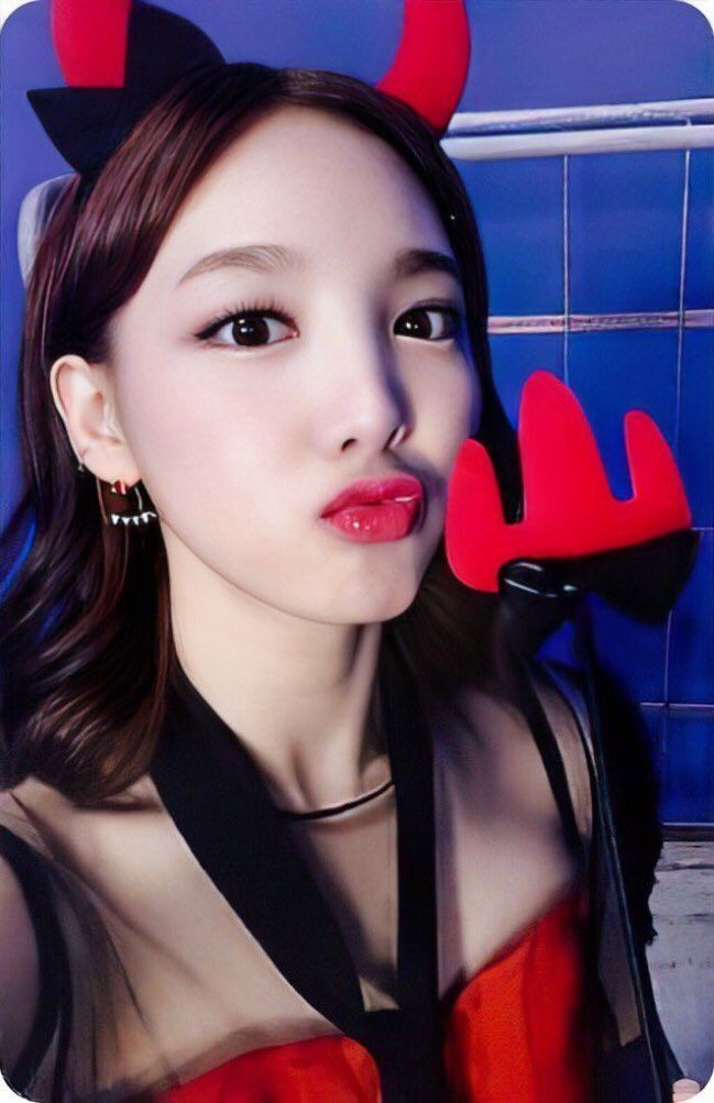 Spidynix's tweet image. Gente compro photocard de Nayeon diablita, estoy dispuesto a pagar hasta 3 dólares