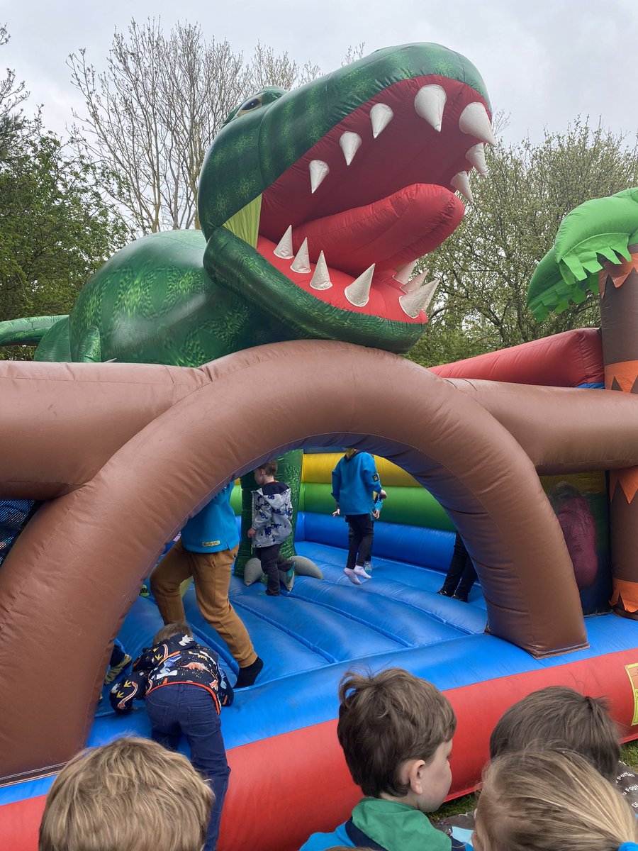 We had a “roar-some” time at our St George’s Day celebration on Sunday! Squirrels, Beavers, Cubs, Scouts, Explorers and adult volunteers came together for a wonderful afternoon of fun and friendship. Now that’s the Scouting Spirit!