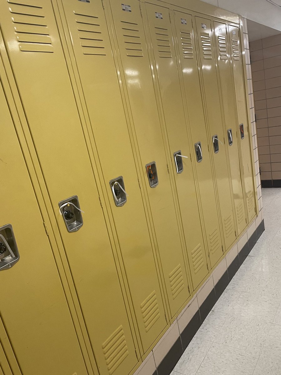 Today is day 2 of #NYVPW and you may notice ribbons on the lockers for Statistic Tuesday. Every 5th ribbon is orange representing the 1 in 5 Americans impacted by gun violence in the past year 🧡🧡 @NATIONALSAVE @sandyhook @jlawadvocate #savepromiseclub