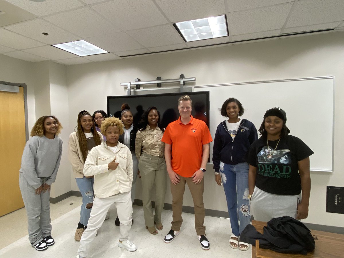 jana_duckett's tweet image. There’s always something exciting happening in @SGJCMSU. Last week, students connected with ad agency professionals from @SolveAgency and met with Dr. Lanikque @ACFHHS to learn about opportunities. Finally we welcomed several families during Explore Morgan Day! #scomup #sgjcbears