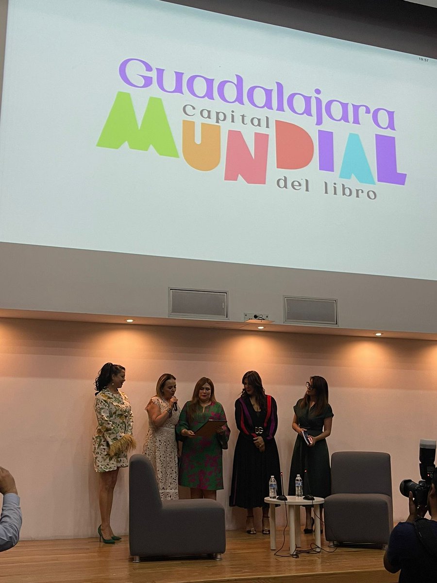 Seguimos sumando y fortaleciendo una vinculación plural. <a href="/CCemjal/">Consejo Empresarial De Jalisco CEMJAL</a> y <a href="/50mas1/">50+Uno</a> fuimos anfitriones de la presentación  del libro de la Dra Laura Murillo quien Preside la Cámara de Comercio Hispana en Houston Texas, como parte de nuestra Sesión Ordinaria del mes de Abril.
