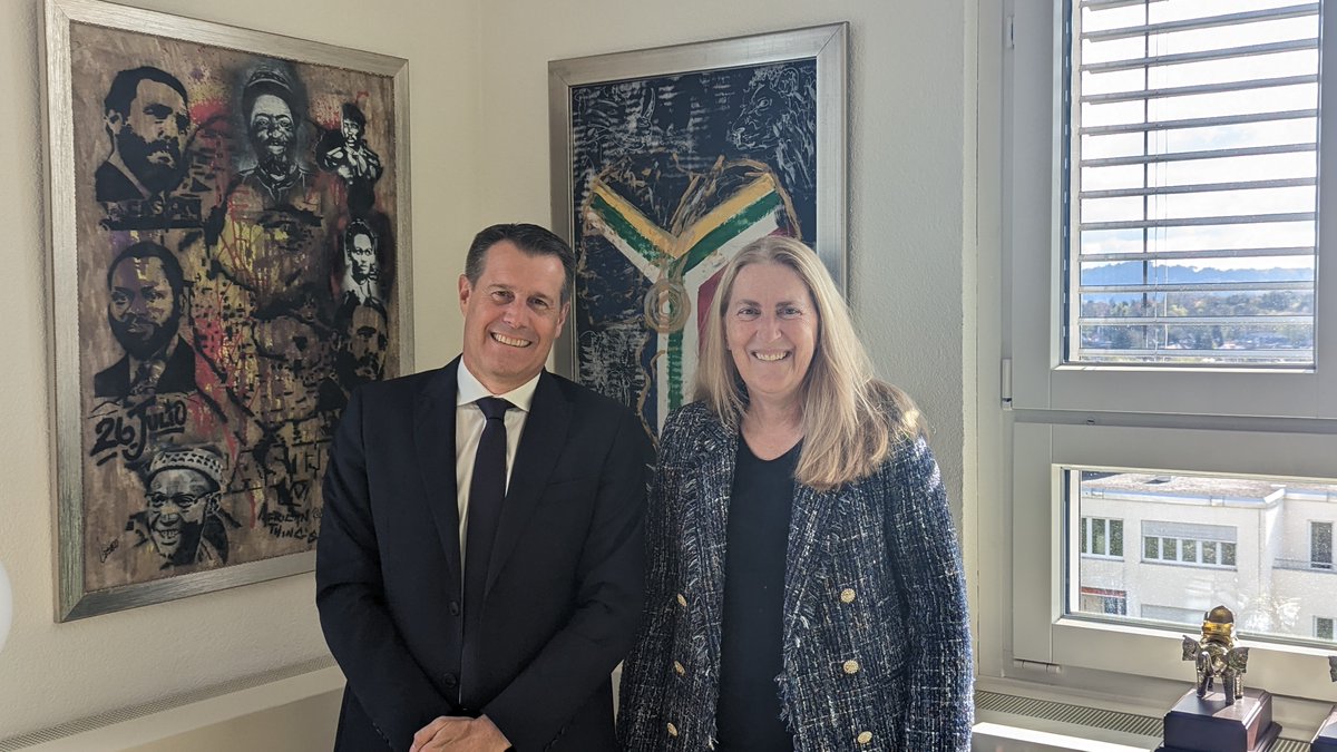 Helene Budliger Artieda (@seco_statesec) on Twitter photo Der Besuch von <a href="/SwissAmbBrazil/">Hanspeter Mock</a> war eine wertvolle Gelegenheit zur Diskussion wichtiger Handelsfragen, insbesondere im Rahmen von #MERCOSUR. Ich freue mich auf vertiefte Gespräche während meiner anstehenden Reise nach 🇧🇷, unserem grössten Handelspartner in Lateinamerika. Der Besuch von <a href="/SwissAmbBrazil/">Hanspeter Mock</a> war eine wertvolle Gelegenheit zur Diskussion wichtiger Handelsfragen, insbesondere im Rahmen von #MERCOSUR. Ich freue mich auf vertiefte Gespräche während meiner anstehenden Reise nach 🇧🇷, unserem grössten Handelspartner in Lateinamerika.