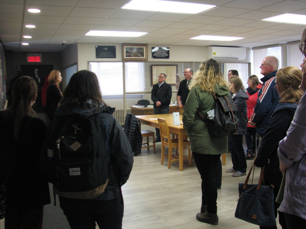 Des archivistes visitent le Centre d'archives du Séminaire de Nicolet lecourriersud.com/communaute/des…