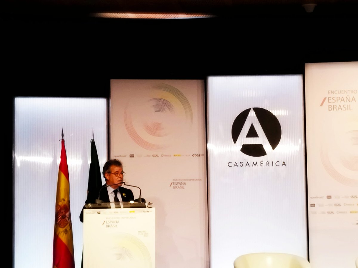 CamaraBr_Esp's tweet photo. ➡️"El principal desafío que hay que enfrentar es el desafío climático. La formación de bloques como la #UniónEuropea y el @mercosur pueden ayudar a eso. #Brasil ha vuelto a la escena mundial a ser parte de la solución." @jorgeviana  @ApexBrasil_en 
#ForoEmpresarialBrasil #CCBE https://t.co/dPBIHMfSJd