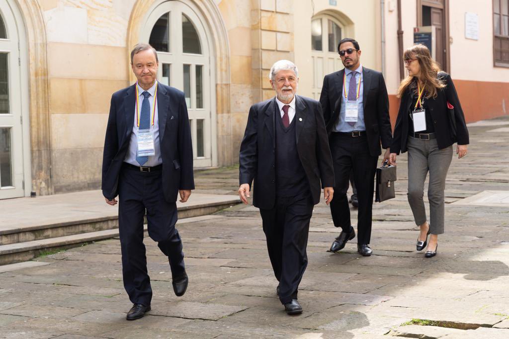CancilleriaCol's tweet photo. #AEstaHora llega al Palacio de San Carlos Celso Luiz Nunes Amorim, Jefe de la Asesoría Especial de la Presidencia de la República Federativa de Brasil 🇧🇷, para asistir a la Conferencia Internacional sobre el Proceso Político en Venezuela.

#ConferenciaSobreVenezuela🇻🇪 https://t.co/kXwe5TTeJd