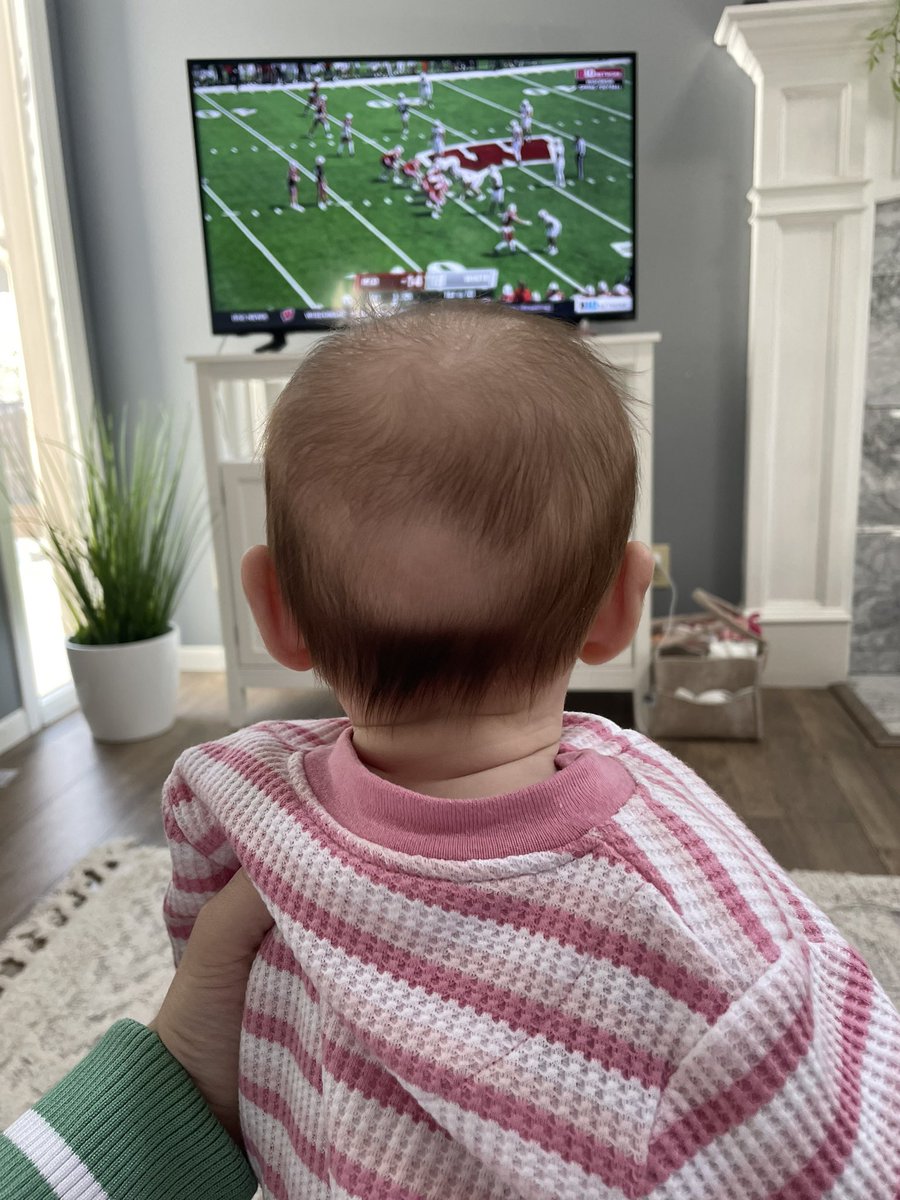 Stevesfangirl's tweet photo. Loves football like her daddy (peep the bald spot) https://t.co/5CyAVqQdZb