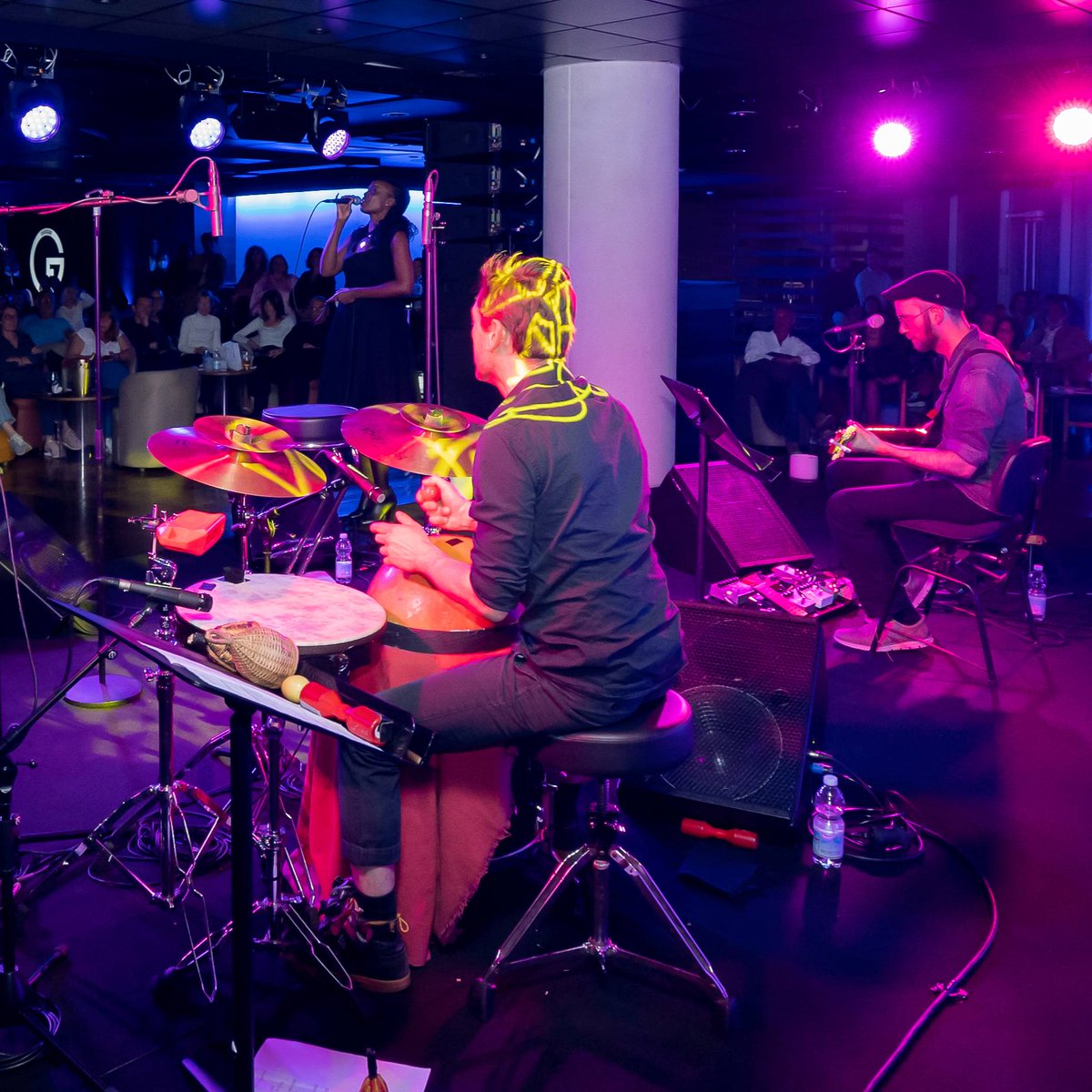 Retour en image 📸

<a href="/AwaLy/">Awa Ly</a> nous a emporté dans son univers au #ThursdayLiveSessions ce jeudi 20 avril ! 🎶

#GrimaldiForum #AwaLy #Monaco