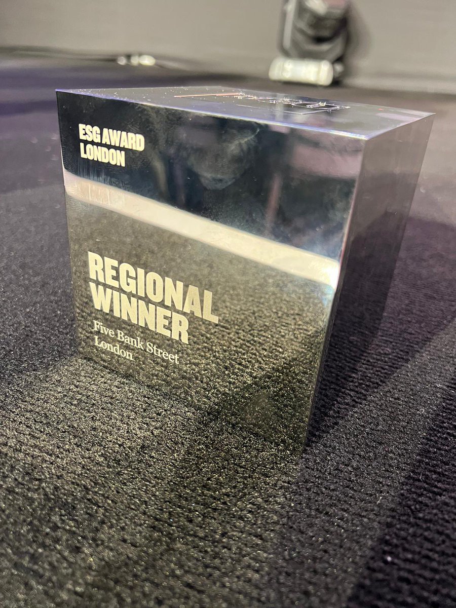 Overburyplc's tweet photo. ⭐ Congratulations to all the faces behind @EBRD’s HQ project which has taken home the ESG award at the @BCO_UK London Awards today.

Team: @perkinswill @BNPParibas  @chapmanbdsp @hoarelea @turnertownsend

#BCOAwards #ESG #environment #sustainability #governance https://t.co/7IkfmS48Ag