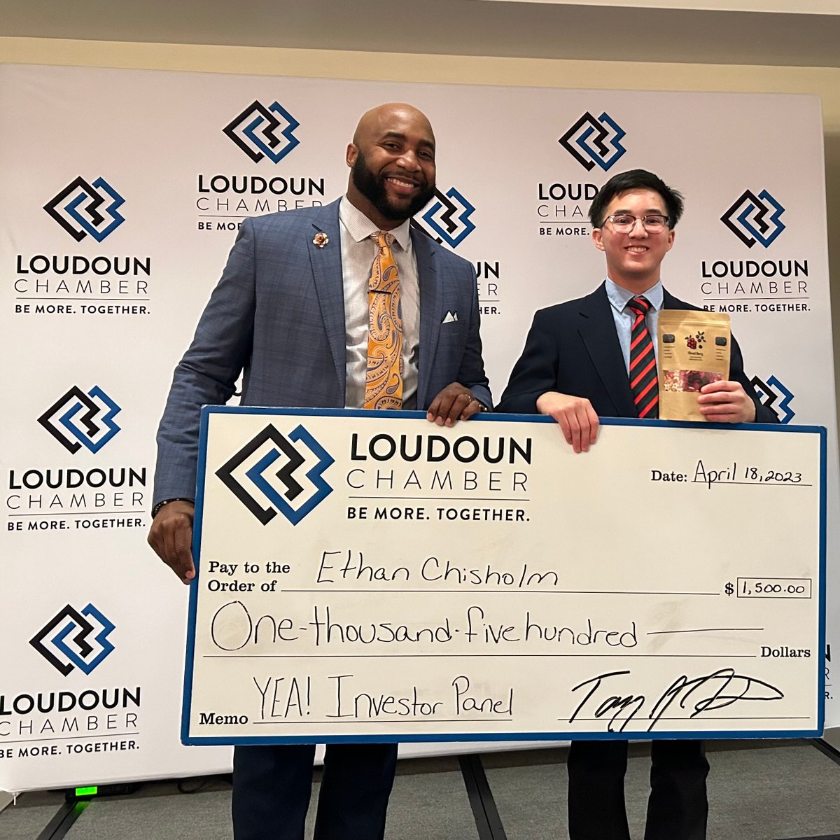 PaulVICatholic's tweet photo. Congratulations to Ethan Chisholm '25, who won 1st place in the YEA! Loudoun Investor Panel competition and was awarded a $1,500 investment for his product NaTrail a snack for the outdoors! Ethan will represent Loudoun in the national competition in June. @LoudounChamber https://t.co/JaAhoERfpR