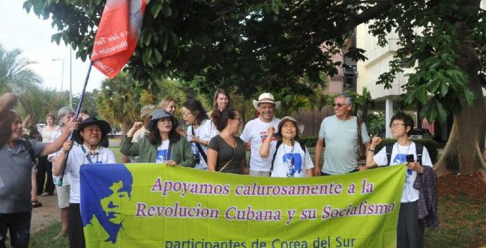 A la XVI Brigada internacional de trabajo voluntario y solidaridad con Cuba, Primero de Mayo, el entusiasmo la acompaña. Más de 300 amigos de 29 países, volverán a acompañarnos en las actividades por el Día  Internacional de los Trabajadores.
#ALaPatriaManosYCorazón