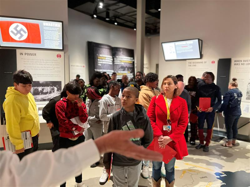 Plano_Schools's tweet photo. Thanks to a scholarship from the @DallasHolocaust and Human Rights Museum, several students and mentors from @WeAreCarpenter MS Mentorship Program visited the @dhhrm_org on Monday. Boxed lunches were provided, courtesy of a $1,100 grant from @CentralMarket.
#BelievePlanoISD https://t.co/9OaqSHBbpn