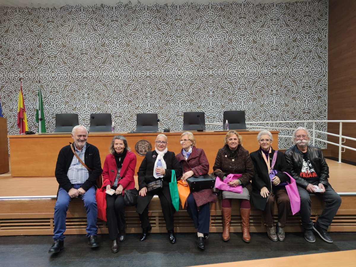 c_poligono's tweet photo. Nuestras alumnas aprendieron y disfrutaron muchísimo junto a su tutor visitando la Facultad de Filología. Una experiencia inolvidable para ellas. https://t.co/yKpHnRaMGv