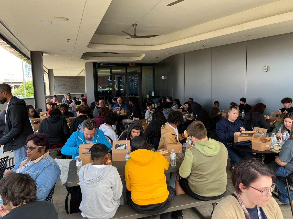 Plano_Schools's tweet photo. Thanks to a scholarship from the @DallasHolocaust and Human Rights Museum, several students and mentors from @WeAreCarpenter MS Mentorship Program visited the @dhhrm_org on Monday. Boxed lunches were provided, courtesy of a $1,100 grant from @CentralMarket.
#BelievePlanoISD https://t.co/9OaqSHBbpn