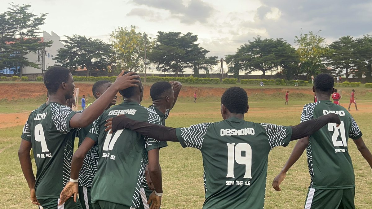 jabunacos_fc's tweet photo. Goallllll!!

Our no 77 scores from a long range!!

CSC 1:0 ARC [22’]

#CSCARC #JABUSUEGAMES #NACOS #GoingForGold🏆 https://t.co/gH3ProFt7r
