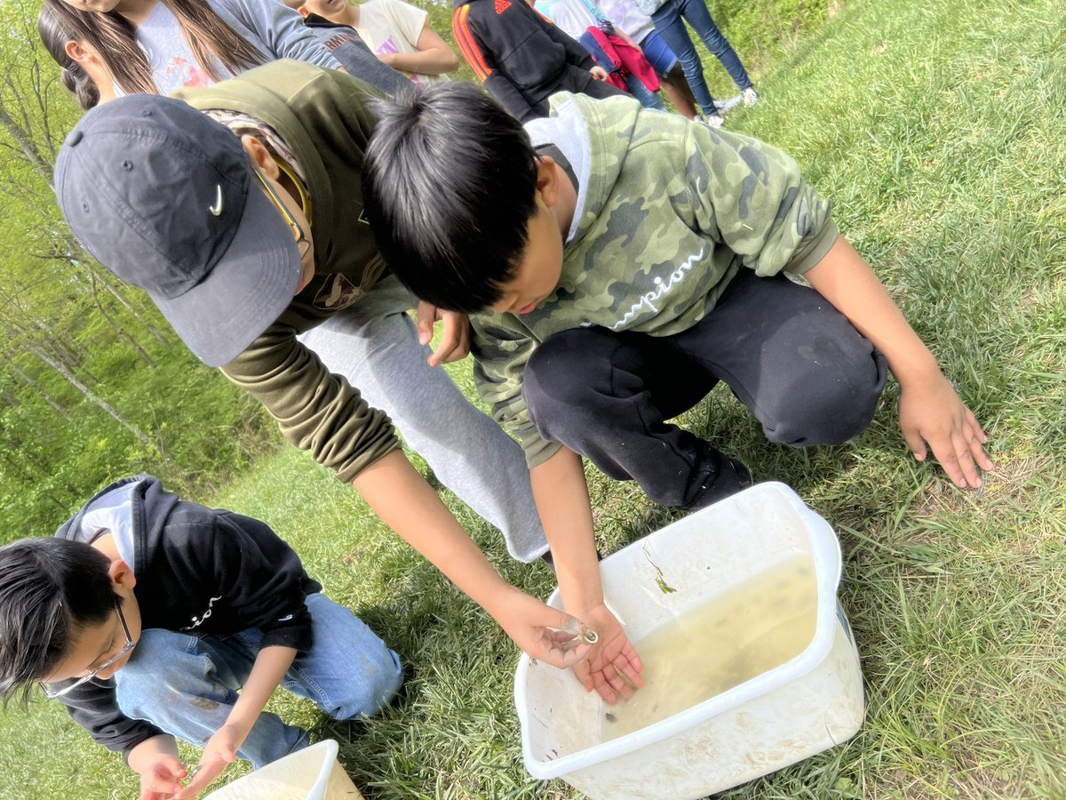 4th grade is taking on the 4H Nature Center today!! Perfect field trip to go along with our “Structure and Function” science unit. Love that these kids get to experience hands on learning #OES <a href="/Boone_County/">Boone County Schools</a> <a href="/RitziChris/">Chris Ritzi</a> @OESRockets ❤️💙
