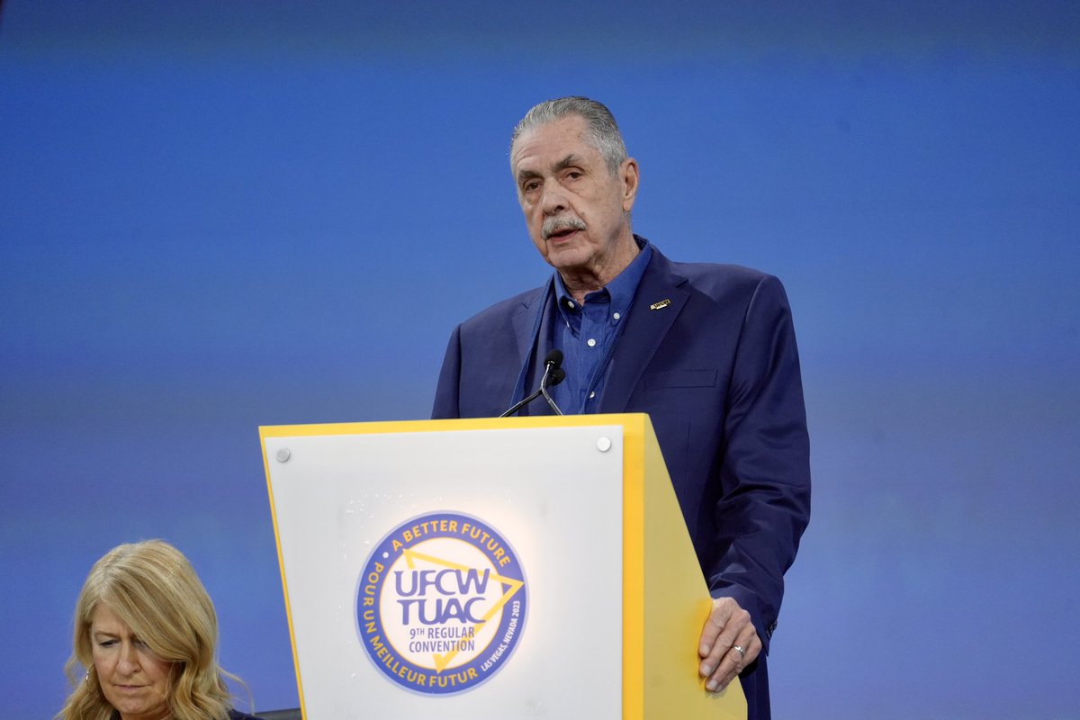 UFCW International President <a href="/Marc_Perrone/">Marc Perrone ✊🇺🇸🇨🇦</a> shares a message of solidarity with the over 155,000 striking <a href="/psac_afpc/">PSAC-AFPC</a> members who are fighting for a fair contract. 

The over 2,000 attendees at #UFCW23 are with you! 

<a href="/UFCW/">UFCW</a> #canlab