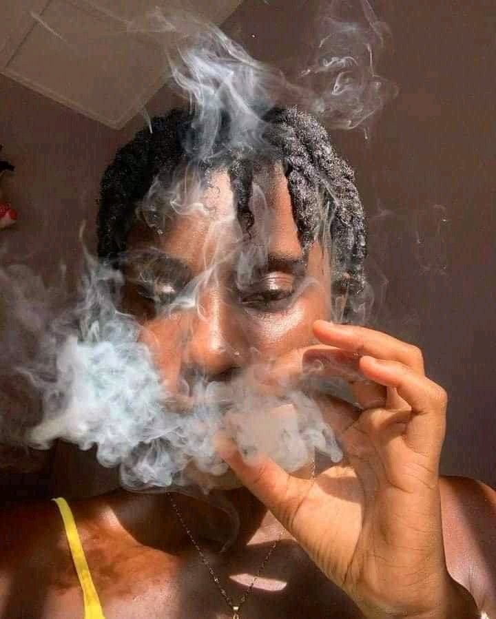 PH_Socials's tweet image. Ifunaya Delilah, a young female lawyer who was called to Bar on the 28th of July, 2021, has reportedly been suspended by the Nigerian Bar Association (NBA) over misconduct.

Source: ENigeria Newspaper