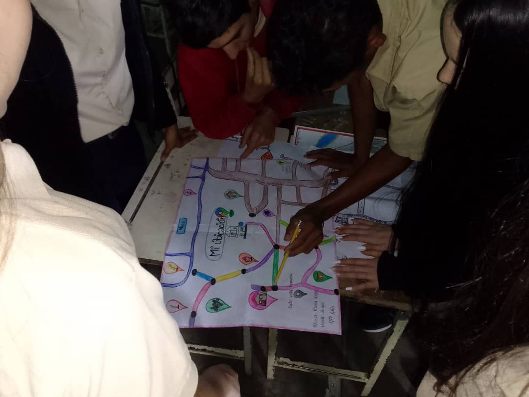 lnfranciscomsc's tweet photo. Estudiantes de nuestra institución @lnfranciscomsc participan en la realización de la Cartografía del plantel ubicando por partes las zonas de la comunidad para luego unir el trabajo demostrando creatividad, entusiasmo y responsabilidad @MPPEDUCACION @ZonaEducTachira @clbtachira https://t.co/k4jRYujMaR