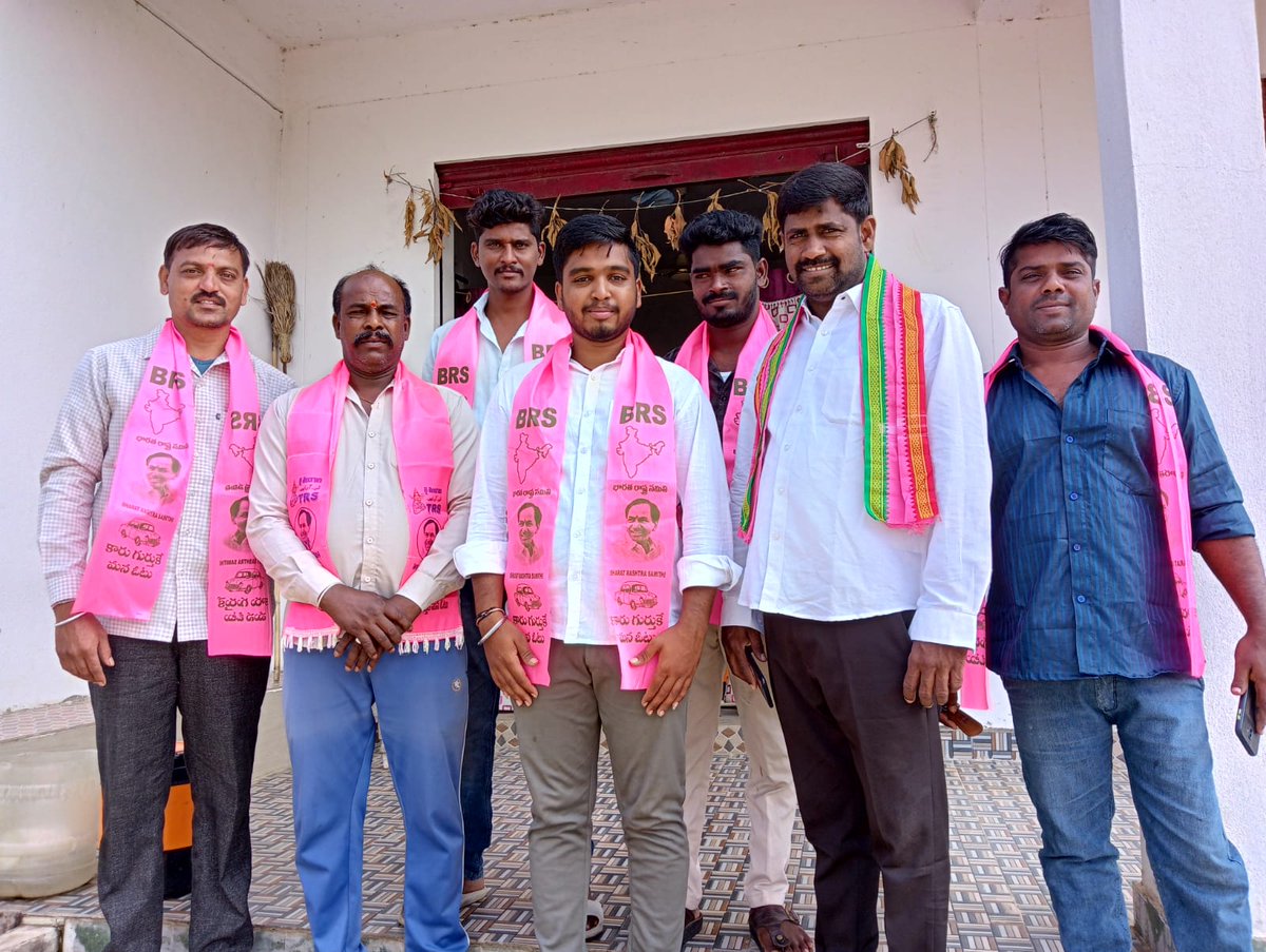 BandiAdarsh2's tweet photo. ఈరోజు ప్లీనరీ లో బాగంగా BRS జెండా ఆవిష్కరణ తర్వాత వెంకటాపూర్ బైపాస్ రోడ్ లో అపెరల్ పార్క్ వద్ద బహిరంగ సభకు బయలుదేరుతున్నా సందర్భంగా✊
@KTRBRS 
@BRSparty 
@kmr_ktr 
@BTR_KTR 
@AgaiahThota https://t.co/b5AD5xCQrH
