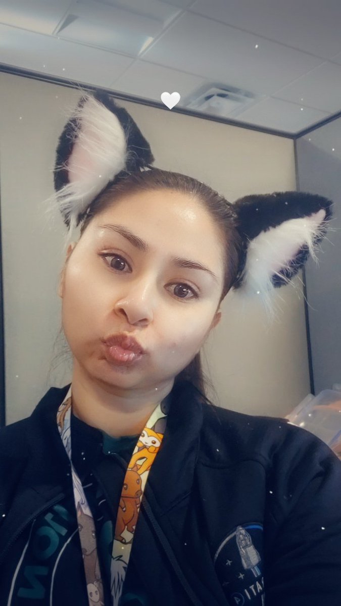 Darklunatar's tweet photo. I wanted to get used to wearing my ears for my cosplay. They move #cosears #cosgear https://t.co/v77ajZ2XHn