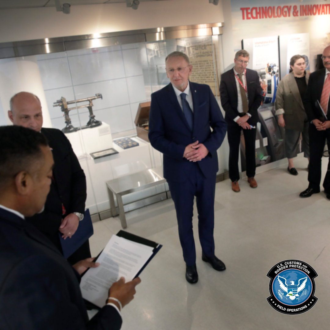OFOEAC's tweet photo. On April 19, 2023, @DHSgov & @CBP welcomed the Minister of Interior and Deputy Prime Minister of Croatia Davor Božinović and the Government of Croatia as a new #GlobalEntry partner with the United States!
@CBPIntlAffairAC #CBP #OFOProud #GlobalEntryProgram https://t.co/RvbbDR5KCQ
