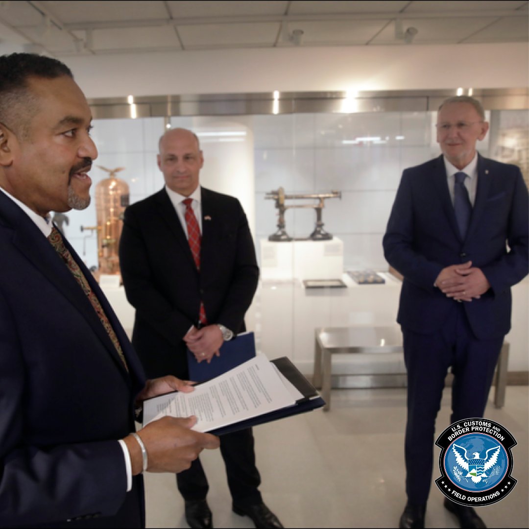 OFOEAC's tweet photo. On April 19, 2023, @DHSgov & @CBP welcomed the Minister of Interior and Deputy Prime Minister of Croatia Davor Božinović and the Government of Croatia as a new #GlobalEntry partner with the United States!
@CBPIntlAffairAC #CBP #OFOProud #GlobalEntryProgram https://t.co/RvbbDR5KCQ