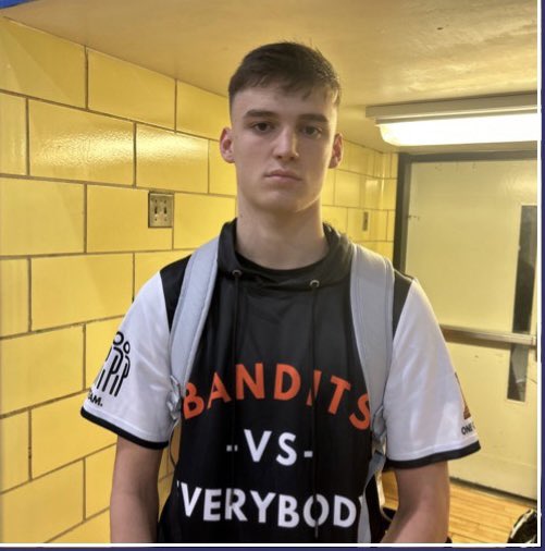 CoachRoss914's tweet photo. Tyson Repa Byram Hills 24’. Coaches BUY Stock Now!! Lethal shooter and playmaker. This is his GW 3 as time expired in the championship game of @marqueehoops DC Jamfest. He scored 11 of his team high 14 pts in the second half. https://t.co/9KSGCX6JhK