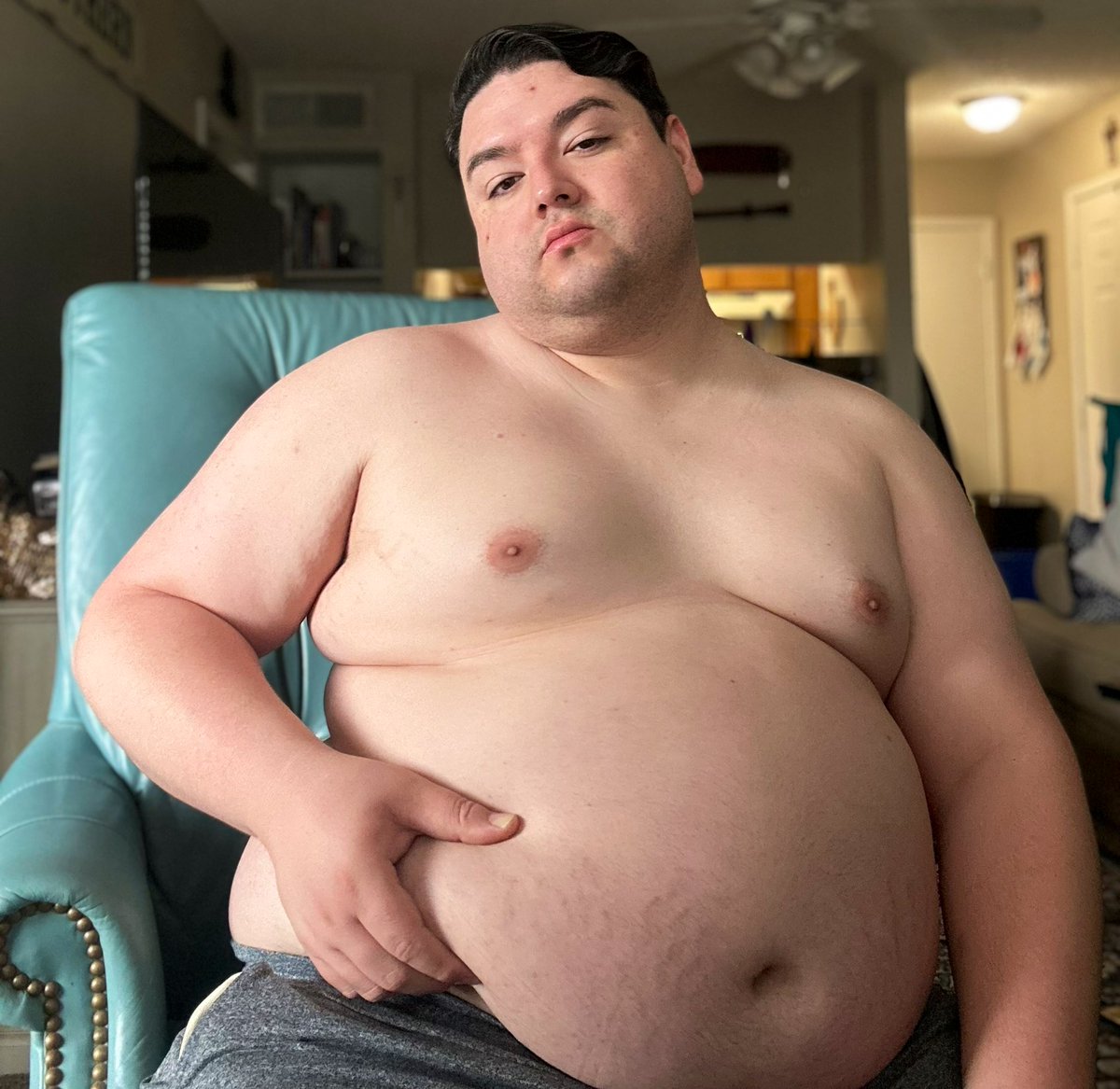 SouthernStar16's tweet photo. Happy tummy Tuesday boys 💅🏻 https://t.co/T8gi5hUX3f