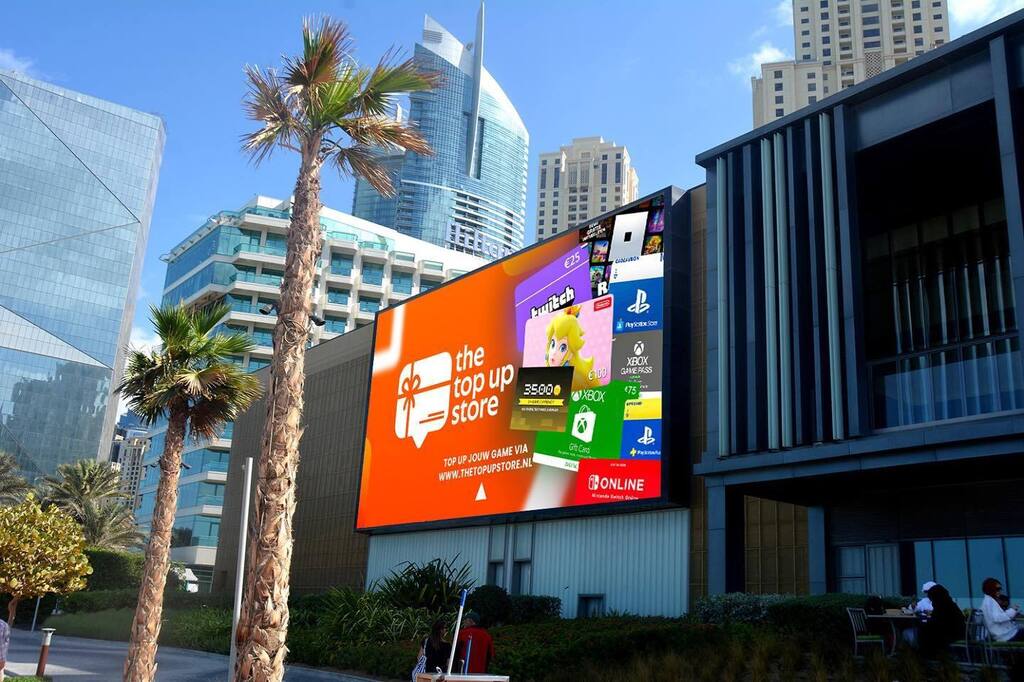 TopupStoreNL's tweet photo. ‼️Ook in Dubai staan we natuurlijk op de billboards lieve volgers 🇦🇪😍 https://t.co/OwbFxuiRfi