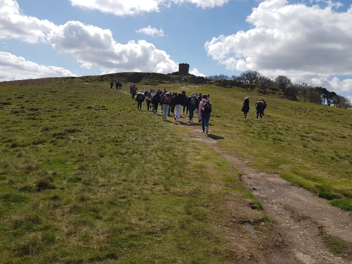 EtoneCollege's tweet photo. What a great day for a stroll in Bradgate Park at Old John!
Our geographers checking out the landscape! @BradgatePark
#fieldwork #bradgate https://t.co/Fr0VNnvn56