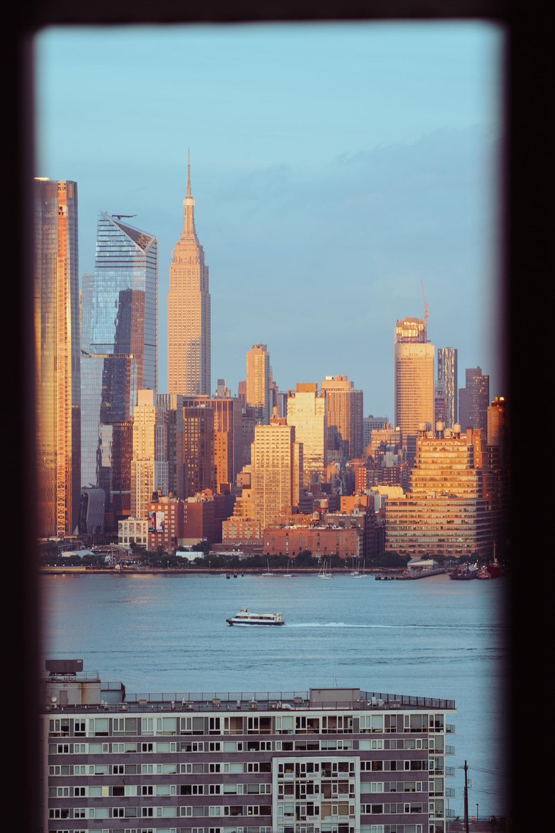 ariweiss_'s tweet photo. gm 🩵 I miss nyc https://t.co/4s4PX7RW9h