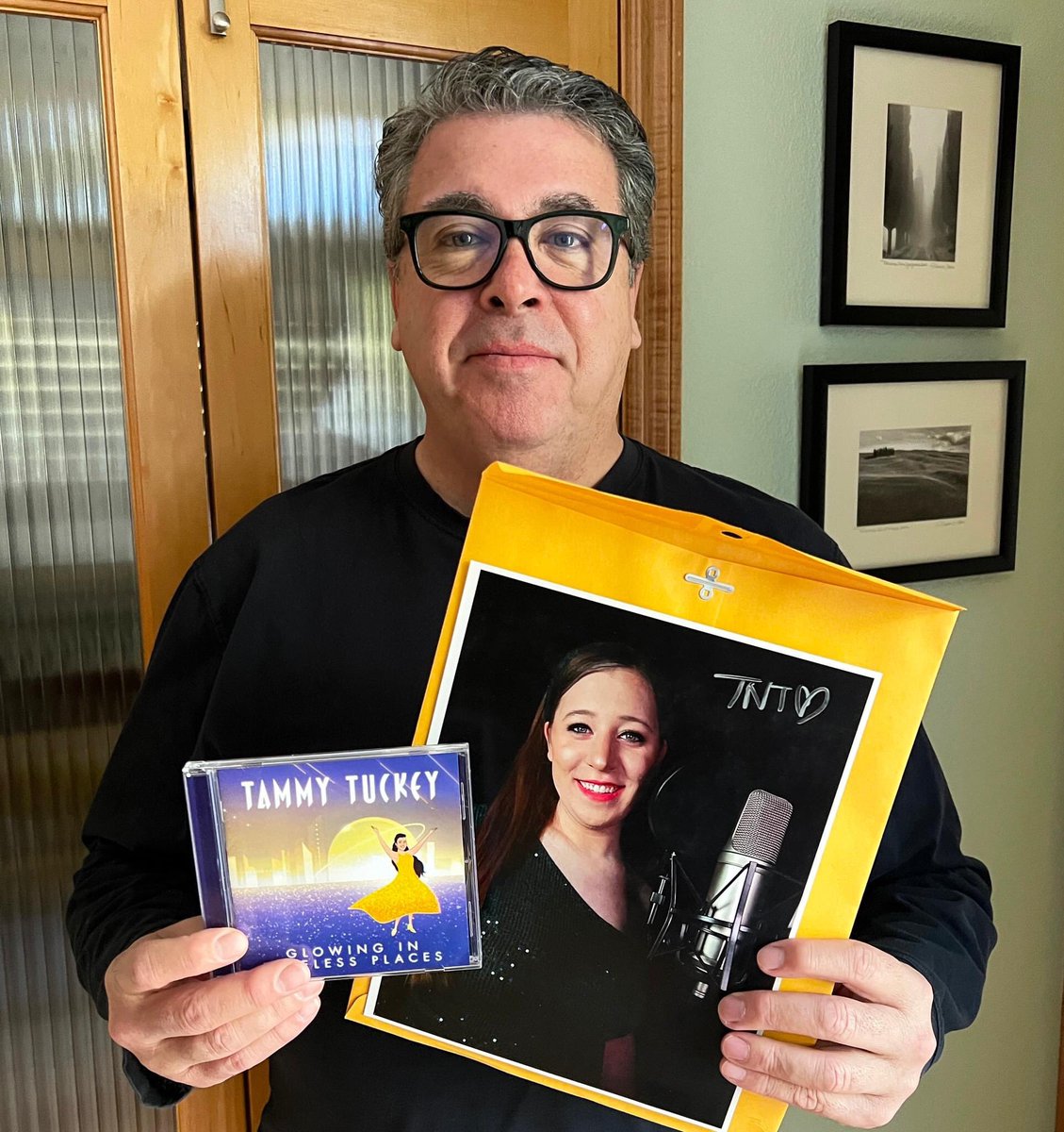 TammyTuckey's tweet photo. The CDs are arriving! Have you purchased yours yet? https://t.co/j2qkcI1Omk
#GlowinginTimelessPlaces #GITP #Album #Singer #Music #Disney #WaltDisneyWorld https://t.co/kheUwW5OtK