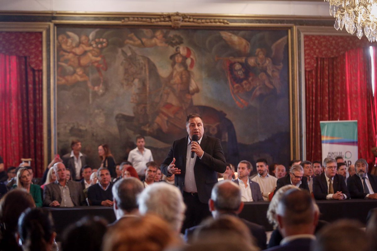 ManinoIriart's tweet photo. Una veintena de representantes de embajadas con empresarios y emprendedores locales en la nueva minicumbre de @PensarMDP.
Universidades, el sector público y el sector privado, entidades intermedias y cámaras empresariales.
Más Mar del Plata al mundo y más mundo en Mar del Plata 🌎🌏🌍