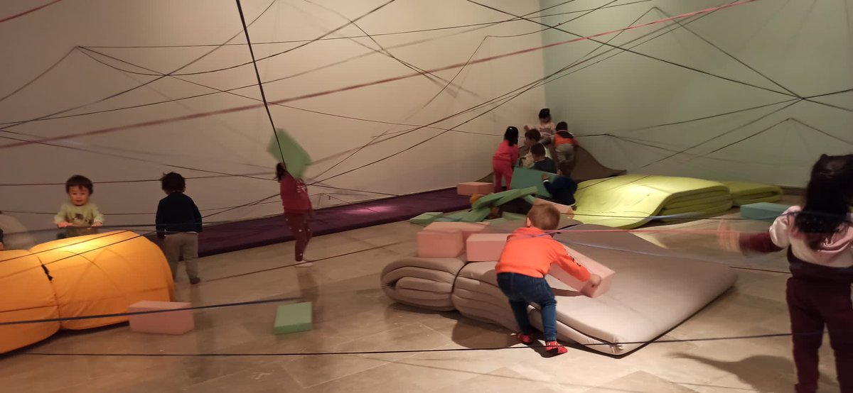 miradasinfan03's tweet photo. #Apprehendere Le toca el turno a la Escuela Educababys en el @DomusArtium2002 Disfrutando de la propuesta de @JuanviSanchez y las alumnas del @iesfrojas https://t.co/w7pp8dSd3a